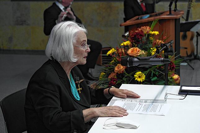 Bis heute ist Christa Tholander Ansprechpartnerin, wenn sich Kinder oder Enkel ehemaliger Zwangsarbeiter für die Geschichte ihrer ...