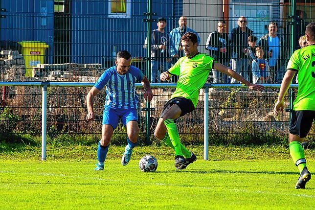 Bild 33: SV Karsau verteidigt die Tabellenspitze durch einen 4:2-Erfolg gegen Verfolger Spvgg. Wehr