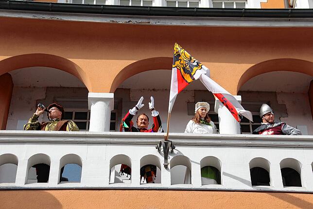 Bild 5: Bilder von der Kriegsratsszene und der Übernahme der niederen Gerichtsbarkeit in Stockach