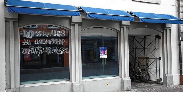 Hussenstraße 16 im September: Weiterhin ist es hier dunkel. Nur von außen hat sich etwas getan.