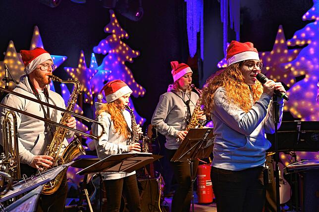Bild 1: Dritter Tag des Triberger Weihnachtszaubers: Trommelwirbel und jede Menge Akrobatik