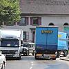 In der Schwanenhalskurve ist bereits Tempo 30 als Höchstgeschwindigkeit festgelegt, doch häufiges Bremsen, Schalten und wieder Anfahren ...