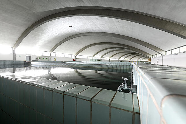 Bodenseewasser wird in der Filterhalle der Bodenseewasser-Versorgung in Sipplingen durch den Sandschnellfilter gelassen. Der Bodensee ...