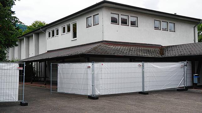 Die Uhlandhalle bei den Beruflichen Gymnasien in Singen ist nicht mehr für den Schul- und Vereinssport nutzbar. Noch im September sollen ...