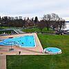 Vom Saunabereich haben Gäste einen Rundumblick auf die Therme und den Bodensee.