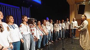 Der Ukrainische Chor Syla Rodu unter der Leitung von Oksana Kochedykova mit dem Lied „Gebet für die Ukraine“ eindrücklich und Stimmgewaltig.