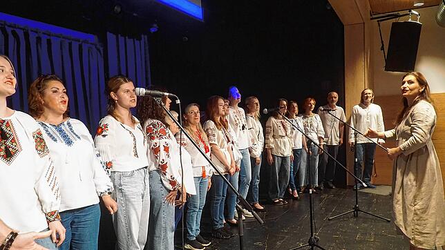 Der Ukrainische Chor Syla Rodu unter der Leitung von Oksana Kochedykova mit dem Lied „Gebet für die Ukraine“ eindrücklich und Stimmgewaltig.