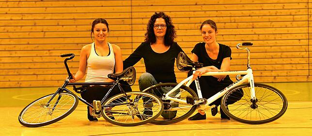 Tolles Team: Seit frühester Kindheit wurden die Kunstradfahrerinnen Anne (links) und Alisa Lais aus Kürnberg beim RSV Wallbach von ihrer ...