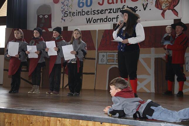 Bild 25: Premiere: Erster Kinderzunftmeisterempfang und Umzug der Narren am Bodensee