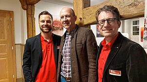 Geschäftsführer Patrick Schreib, Christian Behringer als Vertreter der Kooperationsgemeinden sowie Felix Jägler (von rechts) ...