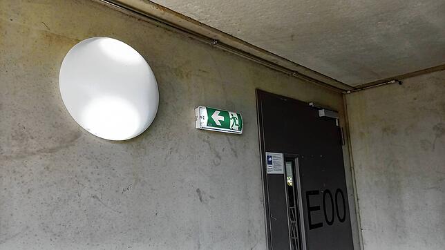 Was blinkt denn da? Die Lichter im Treppenhaus im Parkhaus am Gleis und das auch noch rhythmisch.