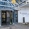 Der Eingang des Lörracher Kreiskrankenhauses. Seit Jahren nehmen die Patientenzahlen in der Notaufnahme stark zu. Bild: Justus Obermeyer