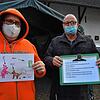 Frank Haberer (links) und Jan-Peter Sigmund wollen Hundebesitzer künftig anzeigen, die den Kot ihrer Tiere auf der Straße liegen lassen.