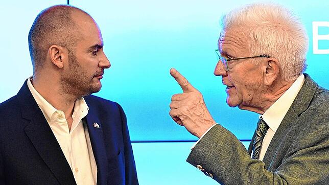 Sie müssen scharf rechnen: Finanzminister Danyal Bayaz (links) und Ministerpräsident Winfried Kretschmann.