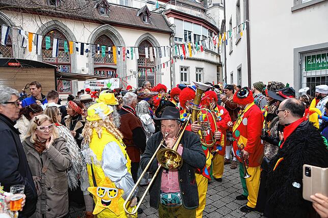 Bild 8: Bunt, bunter, Konstanzer Fasnacht: So fantasievoll geht es auf dem Münsterplatz zu