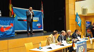 Stand am Freitag noch auf der Bühne beim AfD-Bürgerdialog in Rielasingen-Worblingen: Landtagsabgeordneter Bernhard Eisenhut. Nun ist er ...