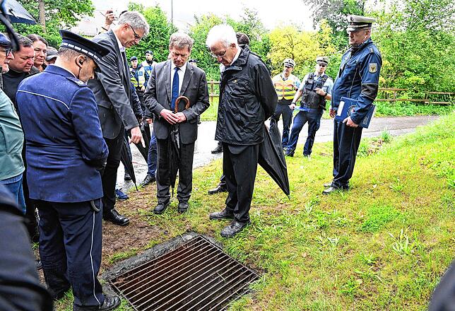 Askin Bingöl, Polizeivizepräsident Präsidium Ulm, Bundesverkehrsminister Patrick Schnieder (CDU), Bahnchef Richard Lutz und ...