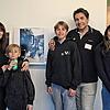 Der Fotograf und seine Familie vor dem prämierten Foto (von links): Natalie Guse, Richy, Gavinn, Nick Nicola und Lucy.