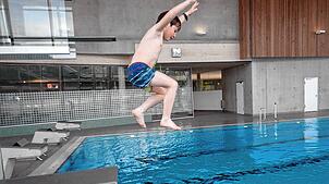 Die Hallenbad-Saison hat wieder begonnen! Nicht nur im Sportbad in Friedrichshafen, sondern auch in vielen anderen Bädern der Region ...