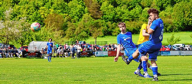 Bild 13: 6:0-Sieg im Spitzenspiel! A-Jugend der SG Dettingen-Dingelsdorf erobert Bezirksliga-Spitzenposition