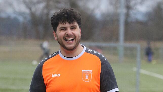Julian Bacher, Torwart des FV Möhringen, strahlt nach dem Sieg gegen die DJK Donaueschingen.