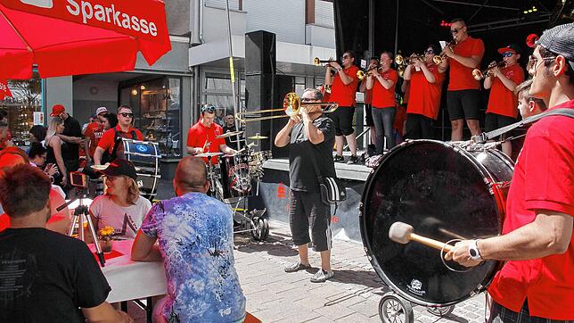 Ein weiteres Jahr müssen die Musiker &ndash; wie hier die Hohentwieler Burgteufel &ndash; auf den nächsten Auftritt zum Singener ...