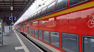 Die Schwarzwaldbahn &ndash; hier am Villinger Bahnhof &ndash; fährt zwischen Offenburg und Konstanz aktuell nur alle zwei Stunden.