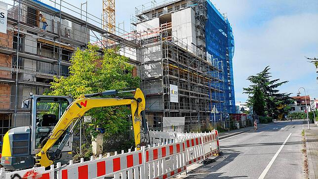 Blick von der Steinstraße auf die Ravensberg-Baustelle: Die Gebäude wachsen in die Höhe. Dieses Hochhaus und ein weiteres gehören zum ...