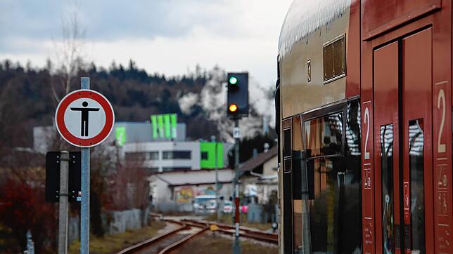 Das Ausfahrsignal im Bahnhof von Stockach seht auf Grün. Grünes Licht gibt es nun auch für ein Schlichtungsverfahren im Arbeitskampf ...