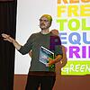 Markus Mauthe baut in seinen Vortrag auch noch einen kleinen Werbeblock für die Umweltorganisation Greenpeace ein, mit er seit mehr als ...