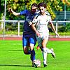Schlusspunkt: Luca Malzacher (vorn, im Laufduell mit dem Schliengener Hannes Selz) traf für die U23 des SV 08 Laufenburg gegen den TuS ...