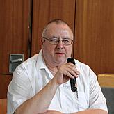 Der Bezirksvorsitzende Dietmar Fink vom Bezirk Dreiländerecke des Deutschen Harmonika Verbands hatte die Moderation der Preisverleihung ...