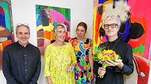 Jörg Markowski, Veronika und Helena Kisling sowie Alexandr Azarkevitch (von links) bei der Eröffnung der Galerie des Hauses der ...