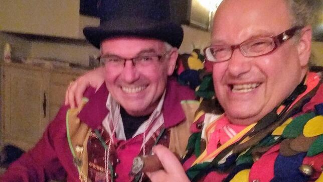 Bad Canstatts Bezirksvorsteher Bernd-Marcel Löffler (l.) mit dem Scheffelhallen-Fördervereinsvorsitzendem Peter Gäng beim Narrantreffen ...
