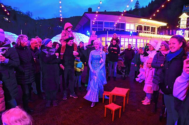 Bild 22: Jetzt ist die Weihnachtszauberei voll im Gang: Bilder vom besucherstärksten Tag in Triberg