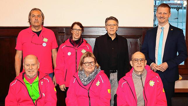 Gemeinsam mit Vertretern des Überlinger Vorbilds der Bürgerinitiave der &bdquo;Stadtverschönerer&ldquo; stellte sich die neu gegründete ...