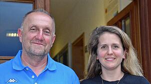 Peter Schmidt und Nadine Zumkeller scheiden aus dem Gemeinderat von Häusern aus. Bild: Christiane Sahli