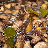 Champignons und Zwiebeln bringen den Fleischgeschmack.