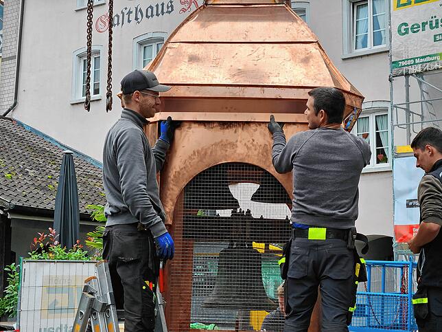 Bild 10: Das untere Tor hat einen neuen Glockenturm! Das sind die spektakulärsten Bilder der Montage