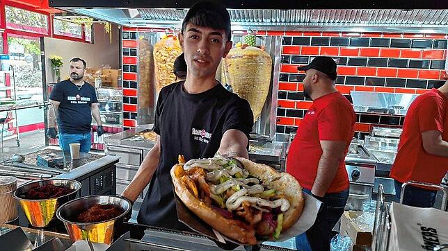 Bild 14: Hunderte Konstanzer warten auf den 1-Cent-Döner: Unglaubliche Szenen in Bildern festgehalten