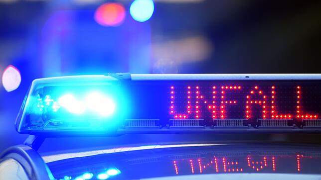 Insgesamt vier Menschen wurden bei dem Unfall verletzt. (Symbolbild)