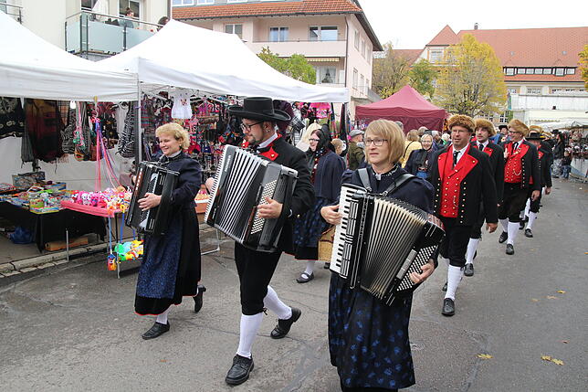 Bild 20: Viel los am Kilbigmontag in Bräunlingen