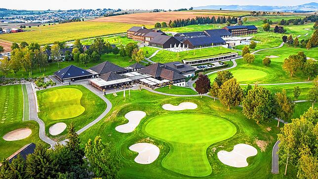Der Öschberghof mitsamt Golfplatz: Bleibt die Inzidenz weiter so niedrig, öffnet das Hotel am Montag, 31. Mai, wieder für touristische ...