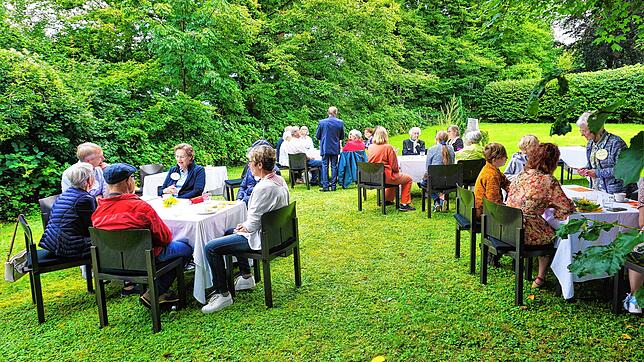 Die ersten Termine von Friedas Garten-Café fanden noch im Garten der Bergkirche Kadelburg statt. Mittlerweile ist das Angebot im Garten ...