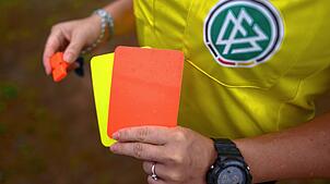 Gelbe und Rote Karten gab es am Wochenende bei den Spielen der Schwarzwälder Landesligisten.