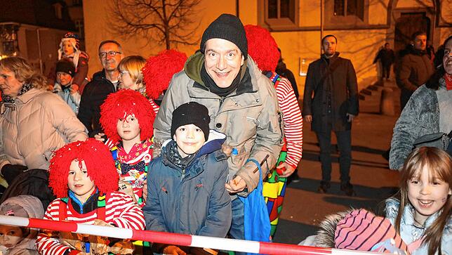 Bild 2: Die Fasnacht wird verbrannt. Hunderte Narren nehmen in Konstanz Abschied
