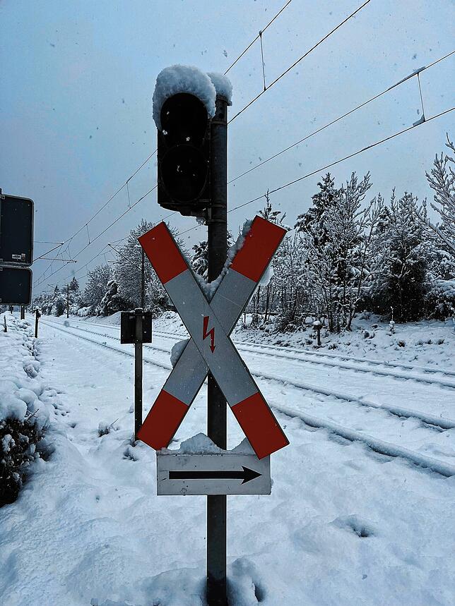 Da ist stundenlang kein Zug mehr gefahren: Auf der Bahnlinie zwischen Konstanz und Singen, hier bei Allensbach, ist der Verkehr ...