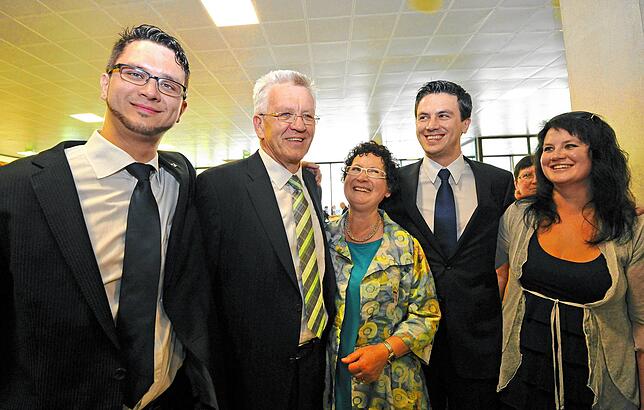 Die ganze Familie erschien 2011 im Landtag in Stuttgart, als der Vater zum Ministerpräsidenten gewählt wurde (von links): Johannes, ...