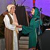 Larissa Graf (links) kümmert sich als Jünger Johannes um Maria, gespielt von Francesca Citera.