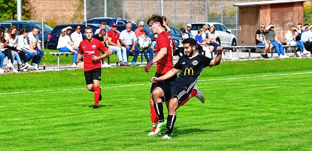 Bild 32: FC Hochrhein besiegt den FC Wallbach deutlich mit 4:0 &ndash; und wir haben die Bilder!
